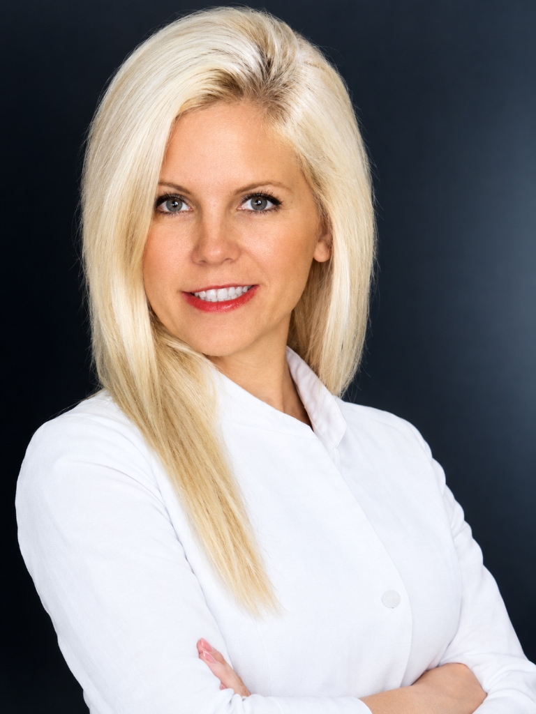 Erin Ashley, Founder of The American Girl Language Services